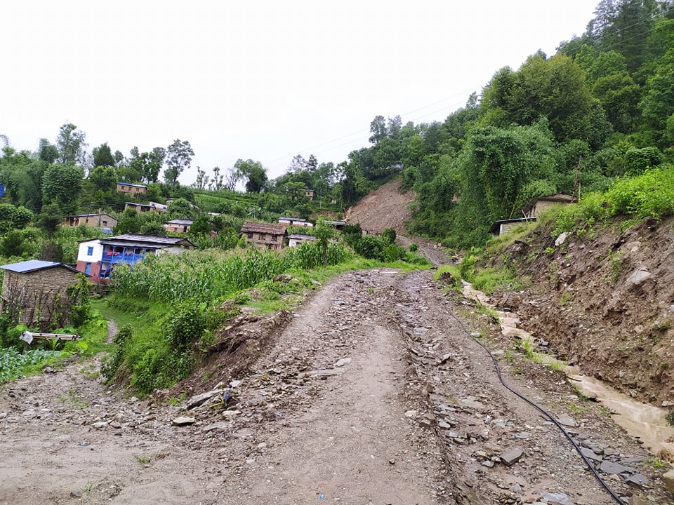 पर्वतको जलजलामा सिँगो बस्ती पहिरोले बिस्थापित